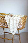 Lange bébé fleuri double gaze coton bio dans un couffin - Passionly Couture