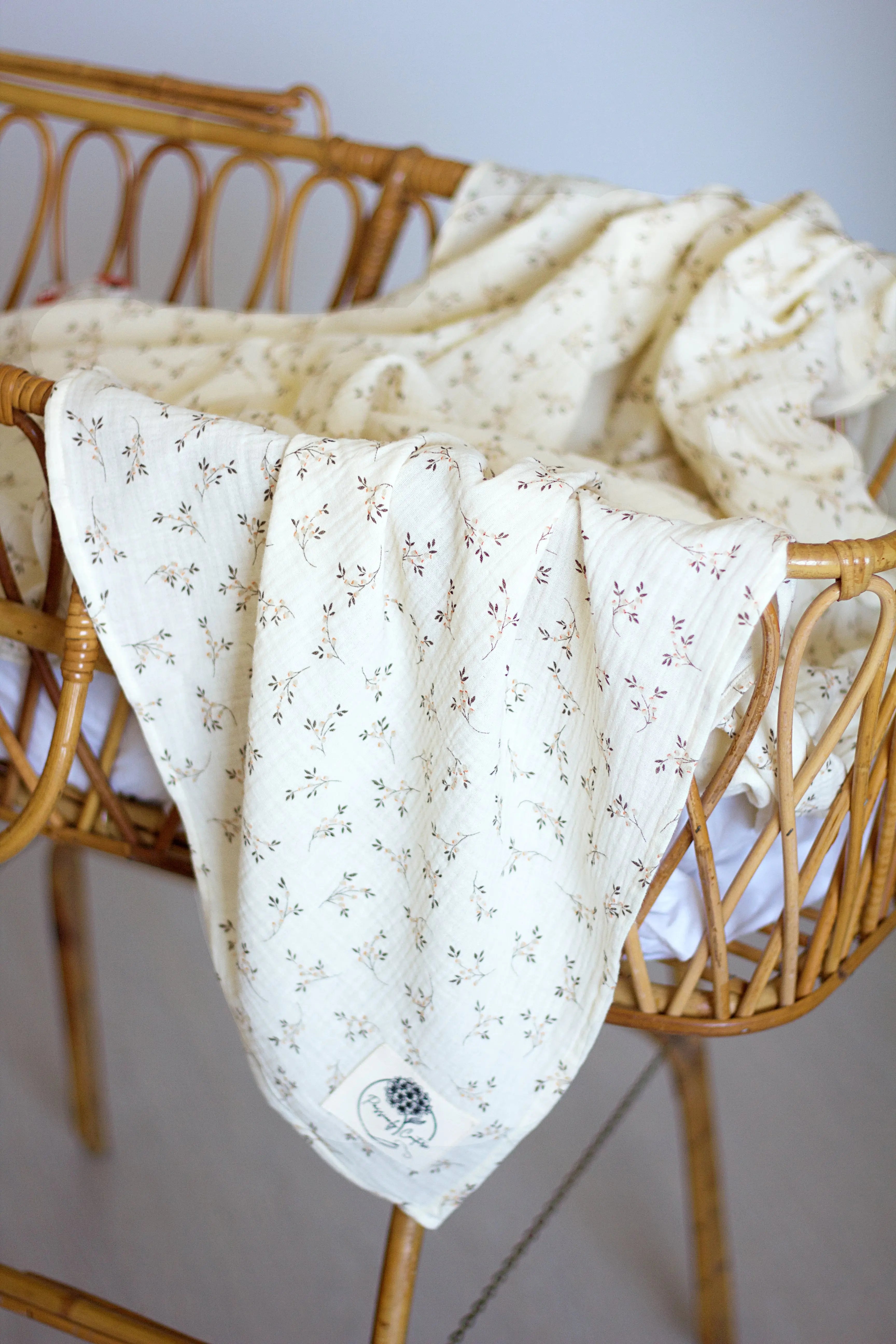 Lange bébé fleuri double gaze coton bio vue rapprochée - Passionly Couture