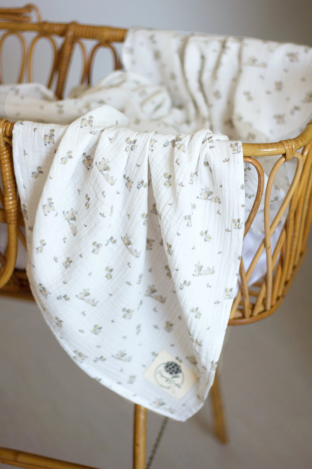 Lange bébé motif lapin double gaze coton bio vue rapprochée - Passionly Couture