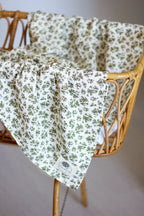 Lange bébé vert olive double gaze coton bio vue rapprochée - Passionly Couture