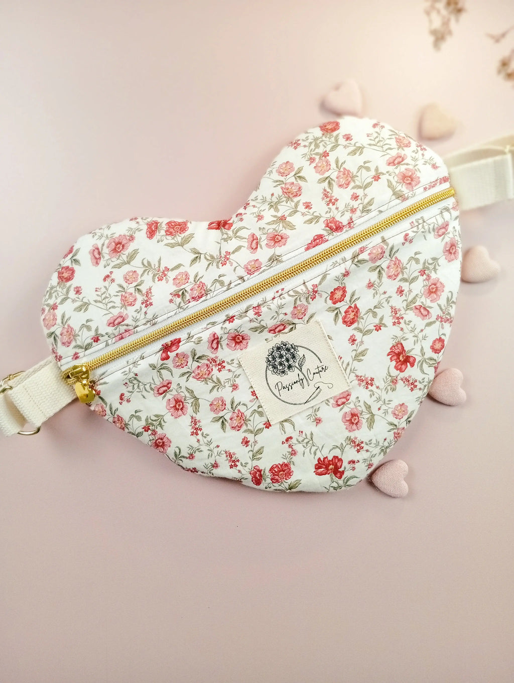 Passionly Couture - Besace Coeur - Tulipe  Popeline100%coton Bio coloris Ivoire imprimé fleuri Vintage - Vue de face