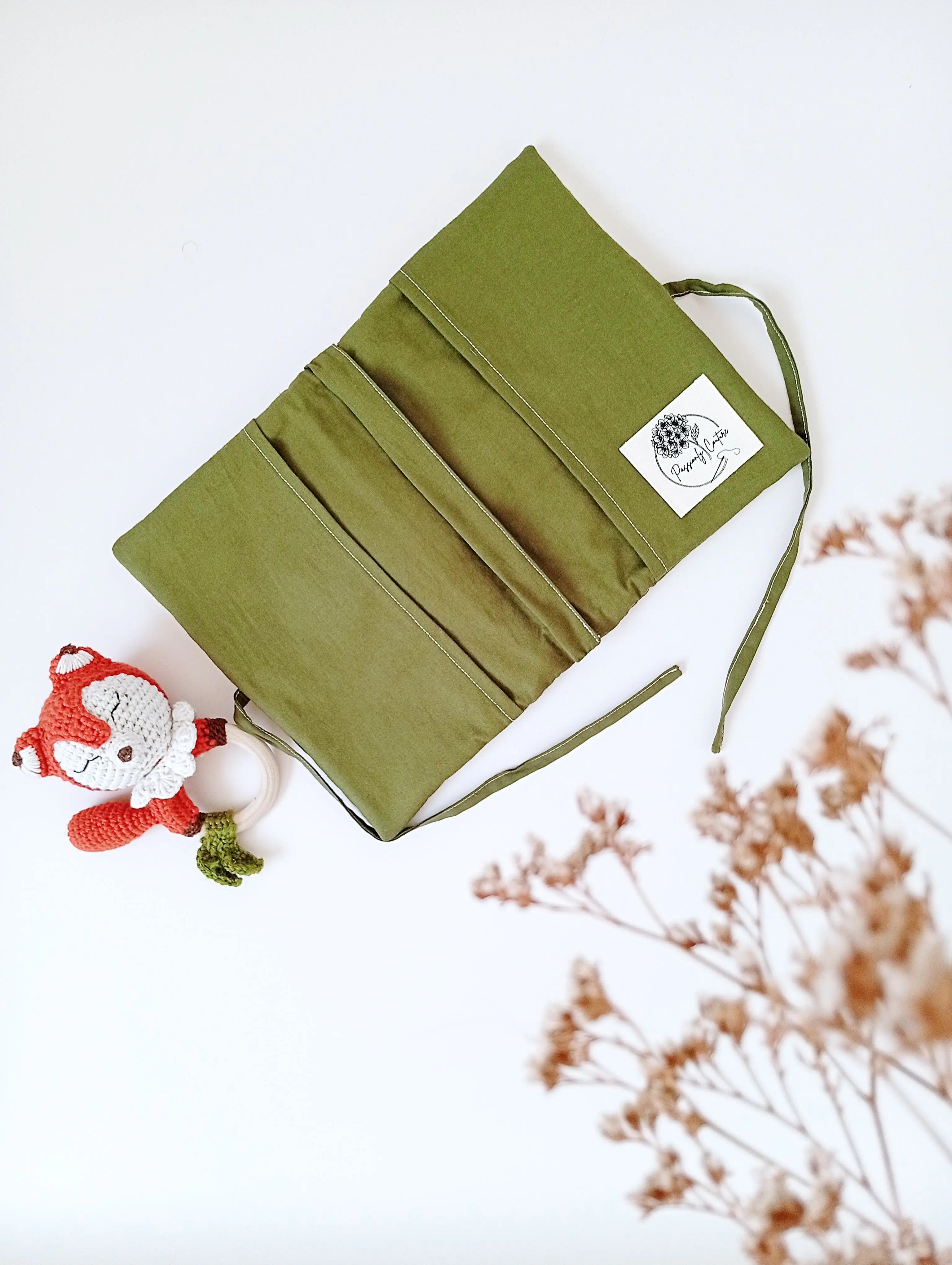 Protège carnet de santé bébé vert olive ouvert coton bio - Passionly Couture