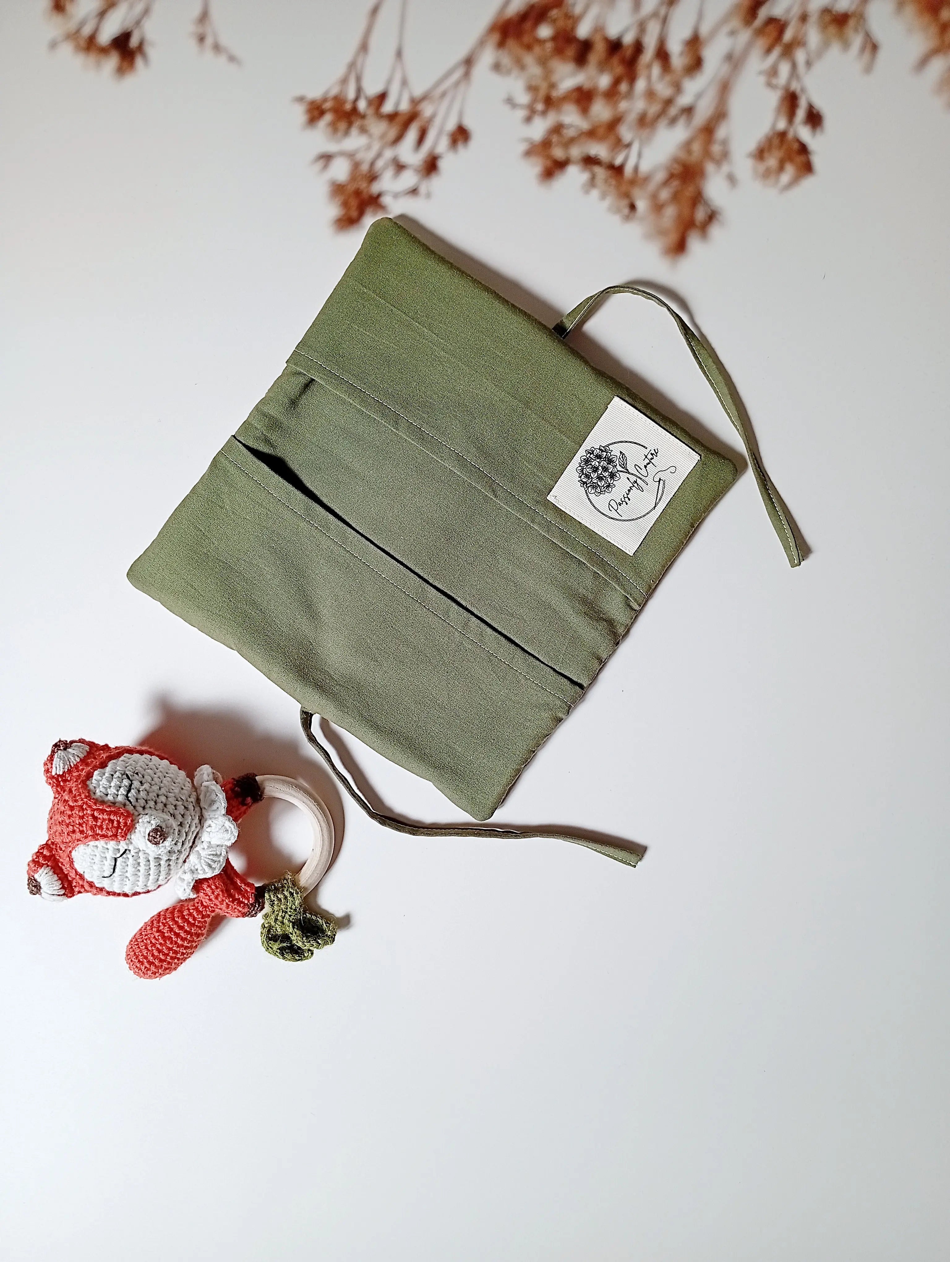 Protège livret de famille vert olive ouvert coton bio - Passionly Couture