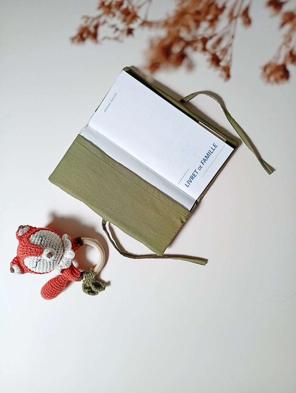 Protège livret de famille vert olive avec livret intérieur coton bio - Passionly Couture