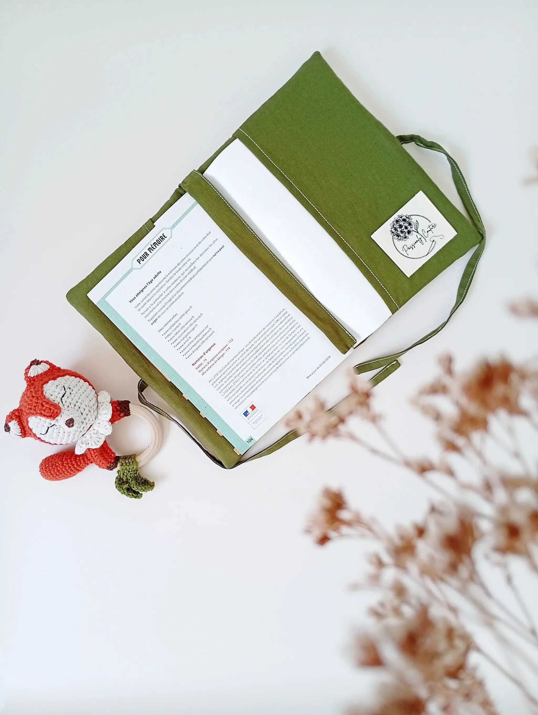 Protège carnet de santé bébé vert olive avec carnet intérieur coton bio - Passionly Couture