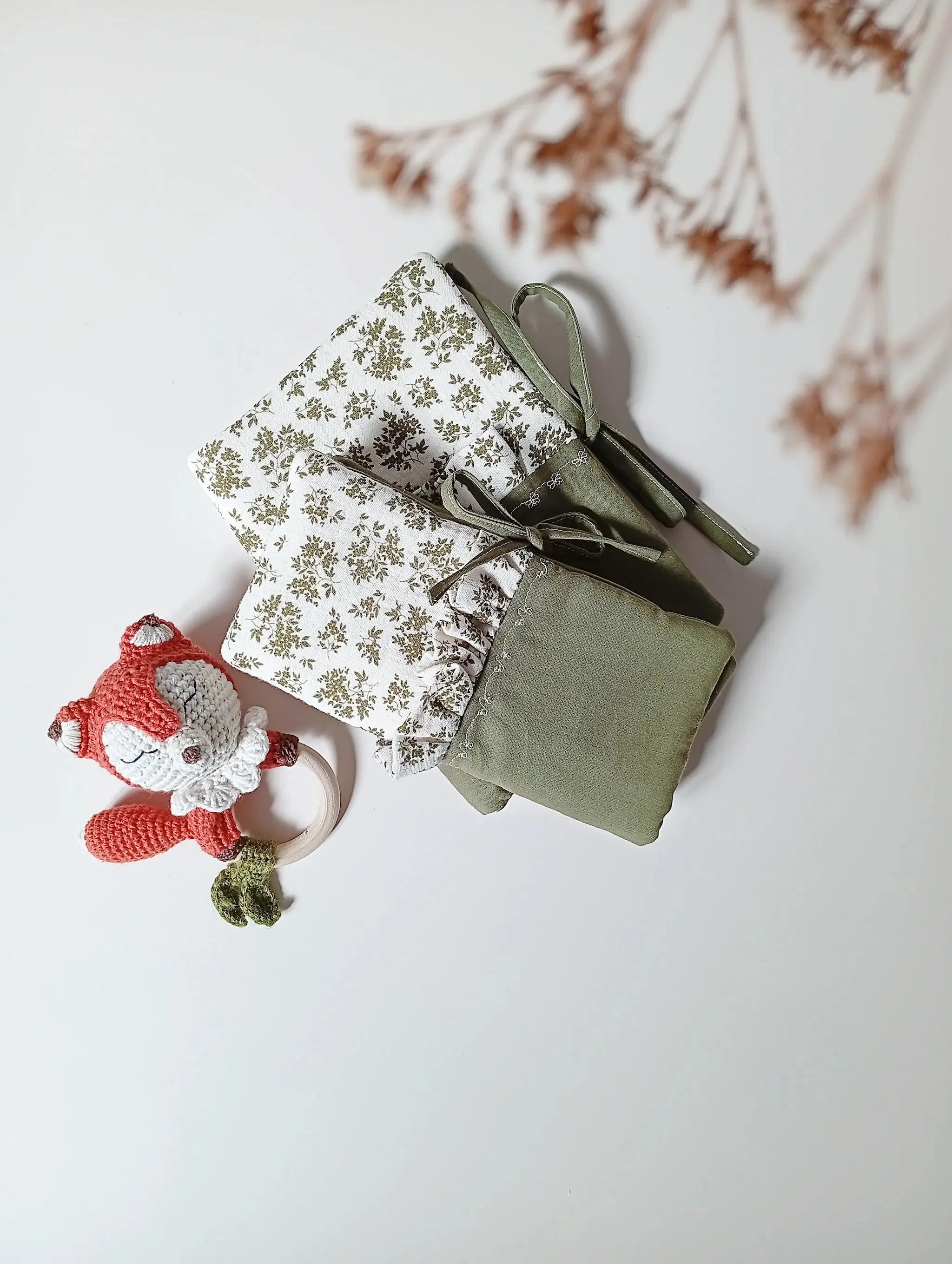 Protège livret de famille et protège carnet de santé bébé vert olive coton bio - Passionly Couture