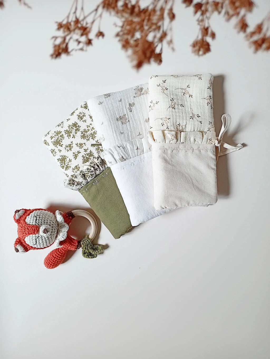 Collection protège livret de famille coton bio motifs lapin fleuri et vert olive - Passionly Couture