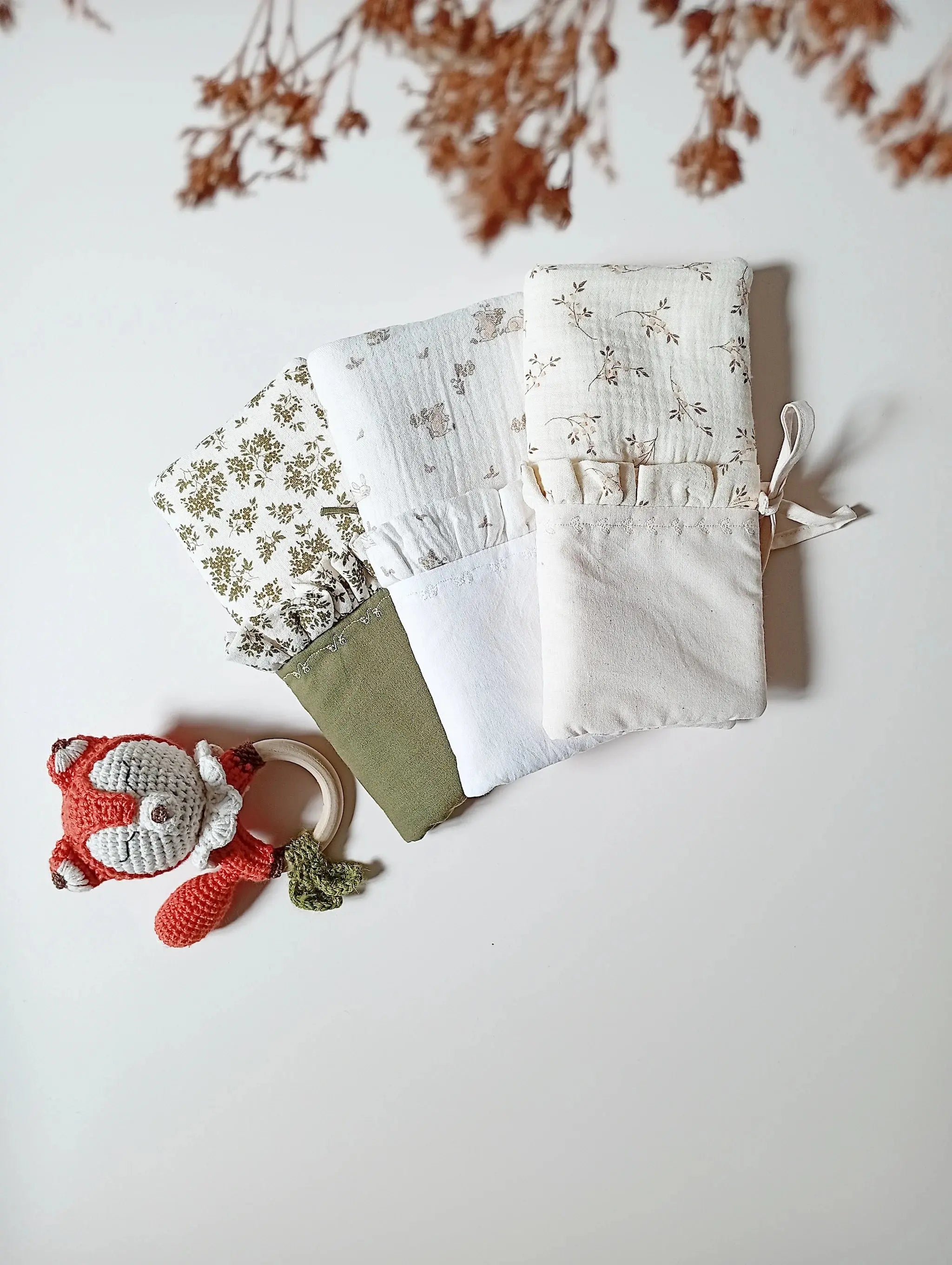 Collection protège livret de famille coton bio motifs lapin fleuri et vert olive - Passionly Couture